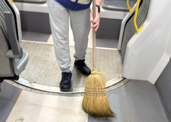 Autobuze și tramvaie noi, obiceiuri vechi