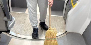 Autobuze și tramvaie noi, obiceiuri vechi