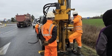 Se realizează studii geotehnice pentru extindere la patru benzi a centurii de nord a Timișoarei FOTO