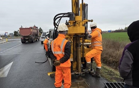 Se realizează studii geotehnice pentru extinderea la patru benzi a centurii de nord a Timișoarei FOTO