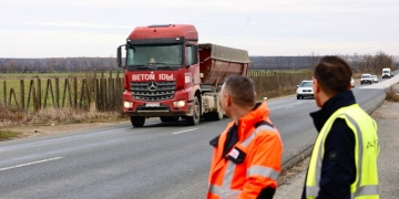 CJ Timiș modernizează drumul ce leagă descărcarea de pe autostrada A1, după Giarmata, până la limita cu județul Arad FOTO