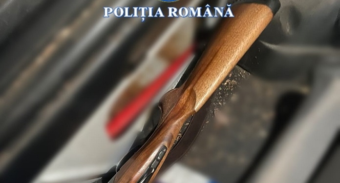 Bărbat din Timiș, reținut pentru braconaj! Polițiștii au găsit în portbagajul mașinii sale un porc mistreț împușcat