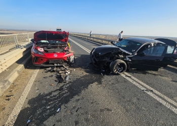 Accident pe DN6: un autoturism a lovit frontal o ambulanță aflată în misiune