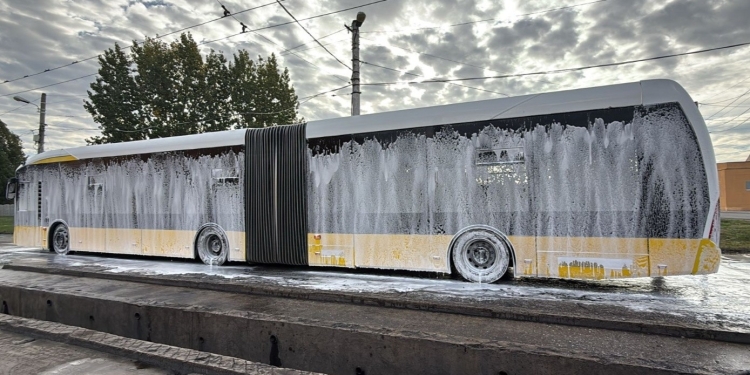 Transport STPT mai curat: O firmă specializată igienizează vehiculele din Timișoara