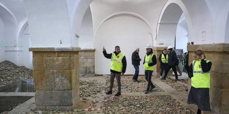 Descoperire arheologică importantă la Castelul Huniade: bucăți de zid din timpul lui Iancu de Hunedoara