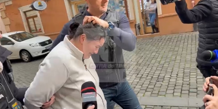 Timișoara: Femeia care și-a înjunghiat fiica de 10 ani, după gratii pentru 30 de zile