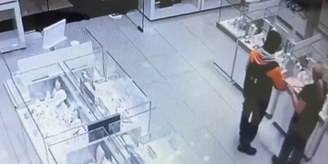 Tâlhărie într-un mall din Timișoara. Făptașul a fost prins de clienți