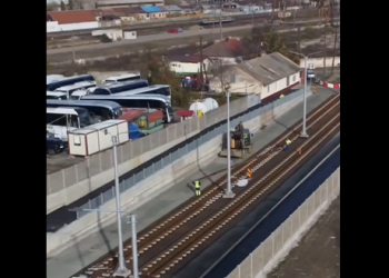 Se montează liniile de tramvai la pasajul Solventul din Timișoara