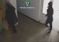 Doi tineri de 16 și 17 ani au tâlhărit o bătrână într-un bloc din Timișoara