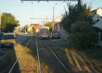 Mașină lovită de un tramvai, la Timișoara! Șoferul a ajuns la spital