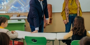 Dominic Fritz: Niciun elev din Timișoara nu mai învață pe bănci vechi