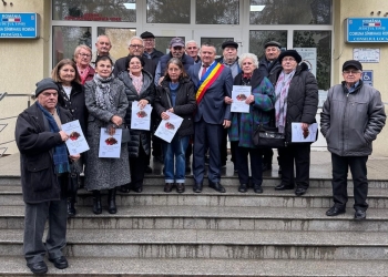 Primăria Sânmihaiu Român a premiat seniorii care au aniversat 50 de ani de căsnicie