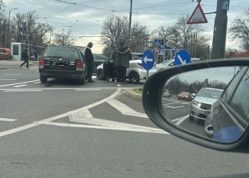Accident provocat de o șoferiță de 16 ani în fața catedralei din Timișoara