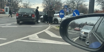 Accident provocat de o șoferiță de 16 ani în fața catedralei din Timișoara