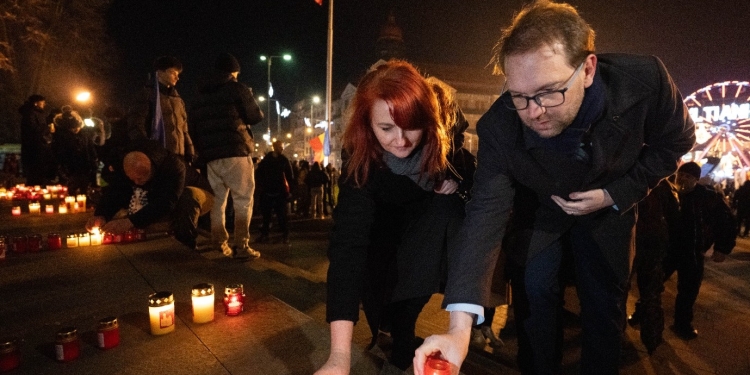 Zi de doliu la Timișoara, în amintirea eroilor Revoluției. Dominic Fritz: „36 ani de libertate plătită în sânge”