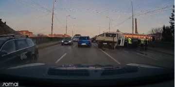 Patru răniți în urma unui accident pe Podul Muncii din Timișoara