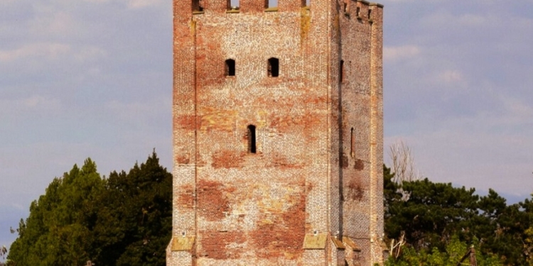 Visit Timiș recomandă vizitarea turnului medieval de apărare din Ciacova, reabilitat cu bani europeni