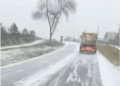 Ninge în partea de vest a țării! Drumarii intervin cu utilaje și antiderapant