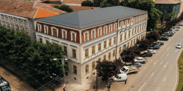 Relații intime între un profesor și o elevă la un liceu din Timișoara! S-a deschis o anchetă