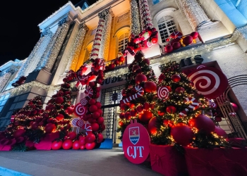 Palatul Administrativ, a doua clădire iluminată festiv de Consiliul Județean Timiș FOTO