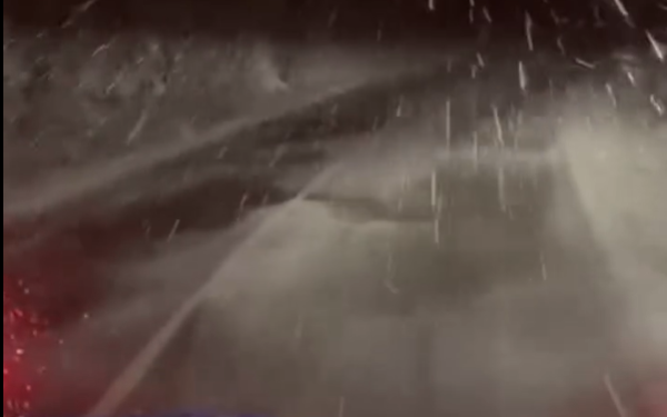 Se circulă în condiții de iarnă pe mai multe drumuri din vestul țării