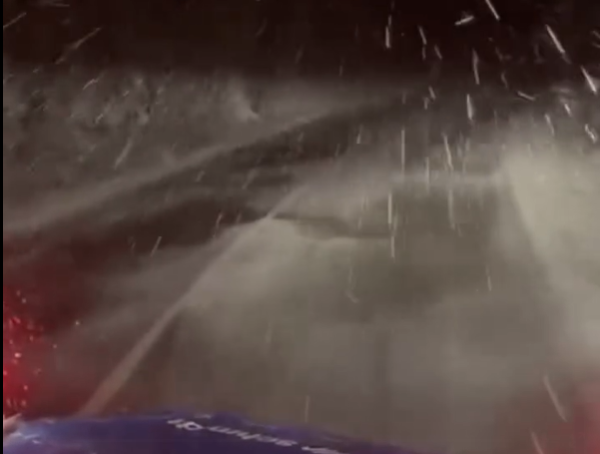 Se circulă în condiții de iarnă pe mai multe drumuri din vestul țării