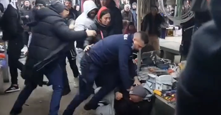 Scandal de proporții în Piața Flavia din Timișoara, între jandarmi și vânzători