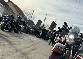 Durere la Cenei! Mario, băiatul ucis de prieteni, a fost înmormântat