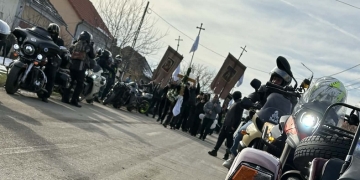 Durere la Cenei! Mario, băiatul ucis de prieteni, a fost înmormântat