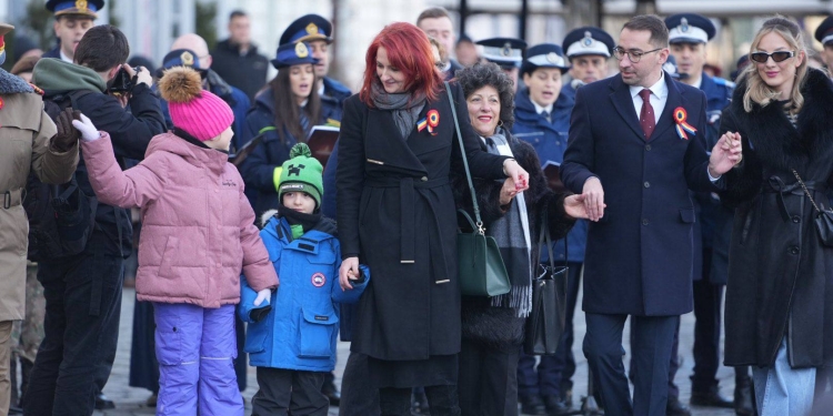 Unirea Principatelor Române, sărbătorită în centrul Timișoarei! S-a încins hora în Piața Unirii FOTO