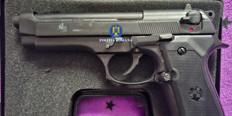 Un bărbat din vestul țării a tras focuri de armă și a amenințat cu moartea două persoane