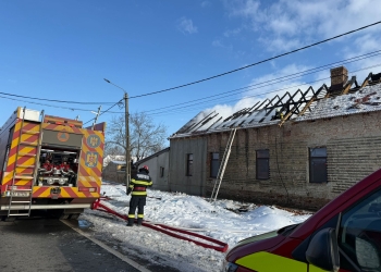Incendiu la o casă din Timiș! Pompierii au intervenit de urgență FOTO