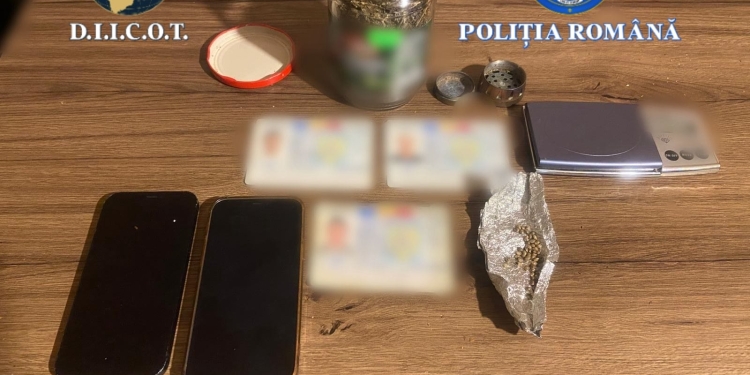 Percheziții la dealerii băieților care l-au ucis pe Mario! Doi tineri de 17 și 24 ani, reținuți pentru trafic de droguri FOTO