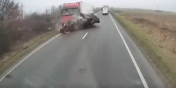 Cauza accidentului cu .șapte morți din Timiș: un sistem de asistență al microbuzului a blocat volanul și șoferul nu a mai putut reveni pe banda sa