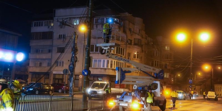 Restricții de circulație în Timișoara. Începe tăierea cablurilor aeriene