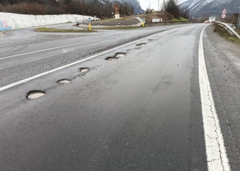 Dispar „craterele” de pe centura Caransebeșului. Zona intră în reparații