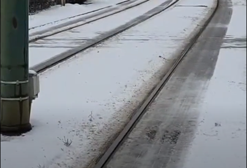 Tramvai de pe linia 7, deraiat în Piața Bălcescu din cauza ninsorilor