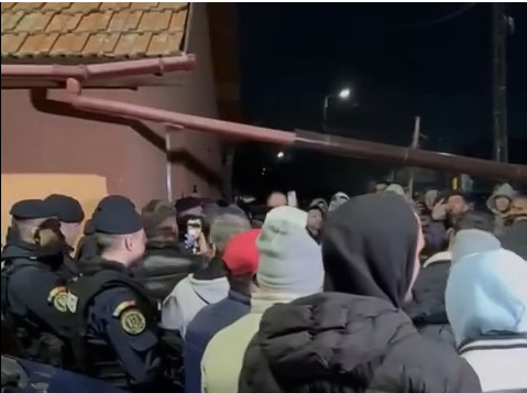 Criminalul de 13 ani și familia acestuia nu se vor muta la Sânmihaiu Român! Primăria le va respinge solicitarea