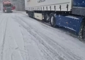 Tiruri blocate pe DN68 A din cauza zăpezii. Traficul a fost oprit. Și pe A1 traficul a fost deviat