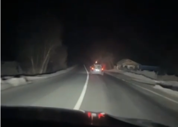 Imagini incredibile! Băiat de 12 ani, la volanul unei mașini furate! Polițiștii din vestul țării l-au urmărit în trafic