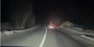 Imagini incredibile! Băiat de 12 ani, la volanul unei mașini! Polițiștii din vestul țării l-au urmărit în trafic