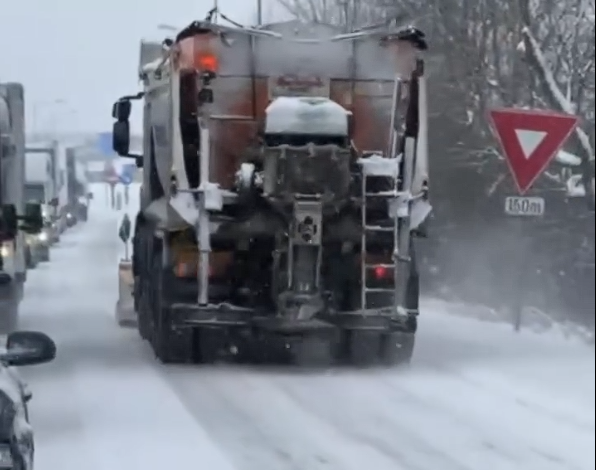 Ninge abundent pe DN 68A Margina – Holdea! Traficul este îngreunat