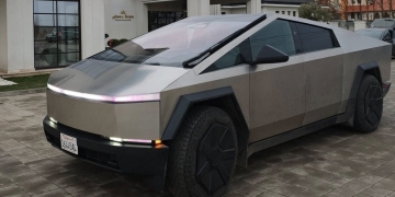 Mașină spectaculoasă în Timiș! Șoferul primului Tesla Cybertruck care a ajuns la Lugoj s-a ales cu dosar penal FOTO