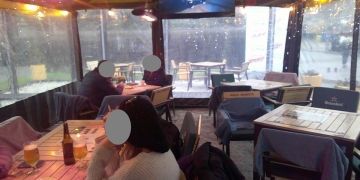 Clienți prinși în timp ce fumau în localuri din Timișoara! Polițiștii locali au aplicat avertismente FOTO