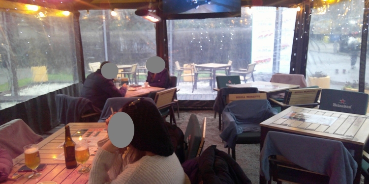 Clienți prinși în timp ce fumau în localuri din Timișoara! Polițiștii locali au aplicat avertismente FOTO