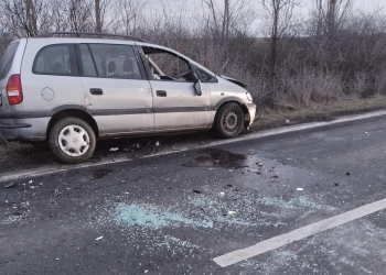 Accident pe un drum din Timiș! Trei persoane rănite FOTO