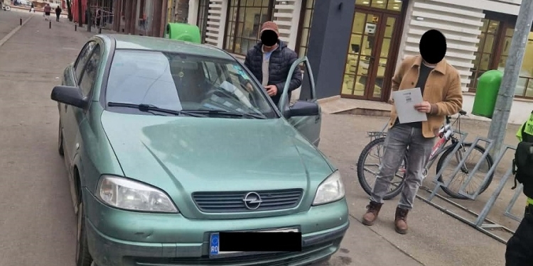 Bărbat cu permis fals, la plimbare cu mașina pe o stradă pietonală din centrul Timișoarei