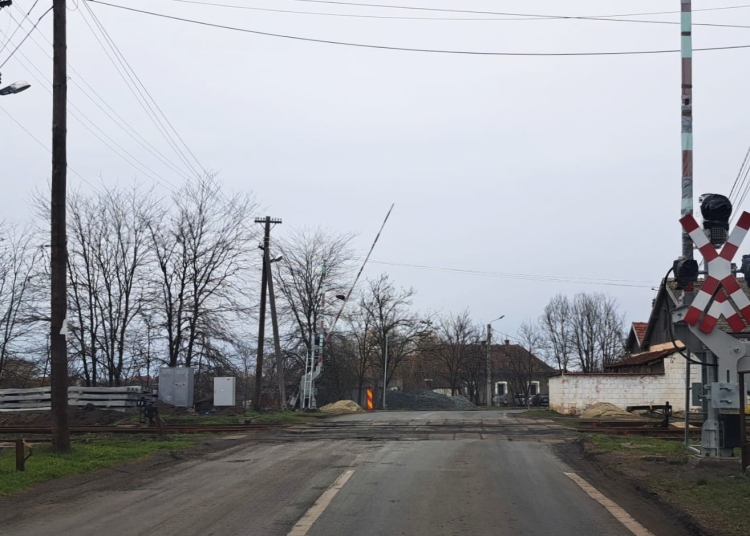 Atenție, șoferi! Încep lucrări de reparații la trecerea la nivel cu calea ferată pe DN 59B, la Cărpiniș