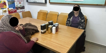 Femei de etnie romă care vindeau parfumuri contrafăcute, prinse de polițiștii locali din Timișoara