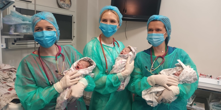 Primii tripleți născuți în noua clădire în care a fost mutată Maternitatea Odobescu FOTO